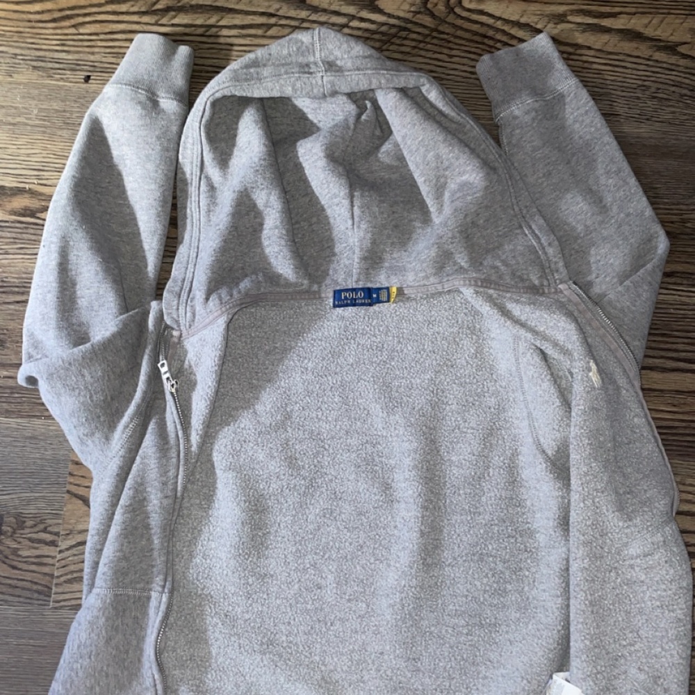 I’m selling a polo hoodie that I can no longer fit